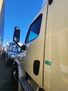 Freightliner Cascadia 113 Left Door