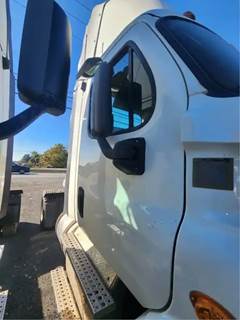 Freightliner Cascadia 113 Right Door