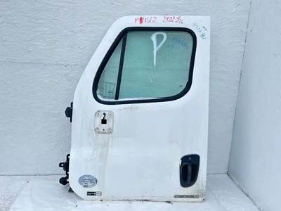 Freightliner Cascadia 113 Left Door