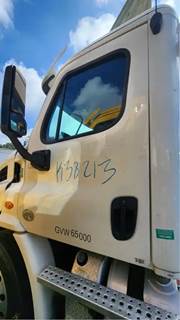Freightliner Cascadia 113 Left Door