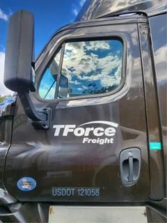 Freightliner Cascadia 113 Left Door