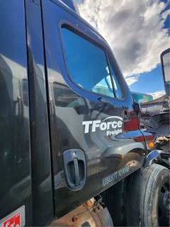 Freightliner Cascadia 113 Right Door