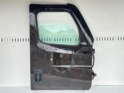 Freightliner Cascadia 116 Right Door for a 2021 Freightliner Cascadia 116 Day Cab