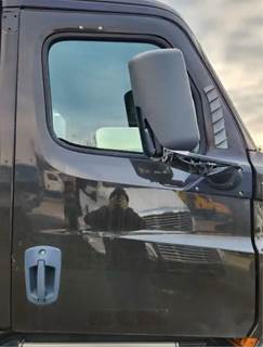 Freightliner Cascadia 116 Right Door for a 2020 Freightliner Cascadia 116 Day Cab