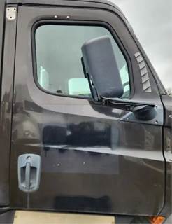 Freightliner Cascadia 116 Right Door for a 2019 Freightliner Cascadia 116 Day Cab