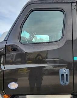 Freightliner Cascadia 116 Left Door for a 2020 Freightliner Cascadia 116 Day Cab