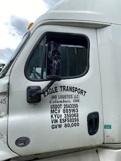 Freightliner Cascadia 125 Left Door