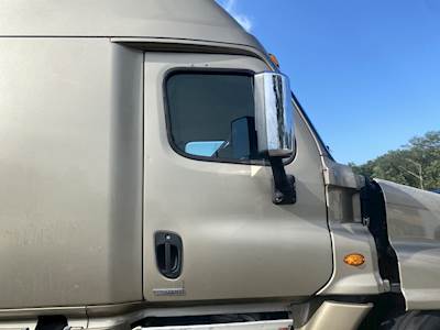 Freightliner Cascadia 125 Right Door