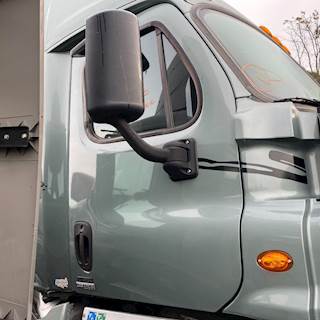 Freightliner Cascadia 125 Right Door