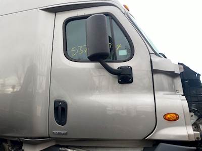 Freightliner Cascadia 125 Right Door