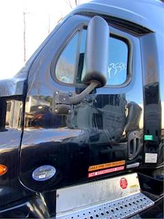 Freightliner Cascadia 125 Left Door