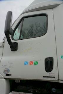 Freightliner Cascadia 125 Left Door