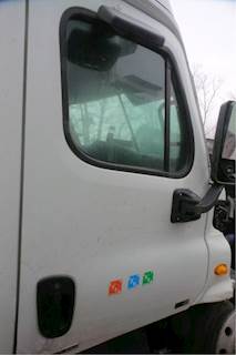 Freightliner Cascadia 125 Right Door