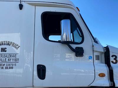 Freightliner Cascadia 125 Right Door