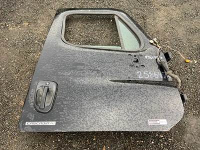 Freightliner Cascadia 125 Right Door