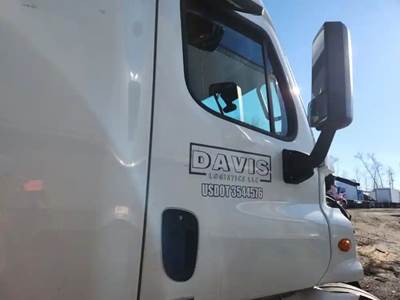 Freightliner Cascadia 125 Right Door