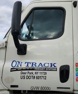 Freightliner Cascadia 125 Left Door
