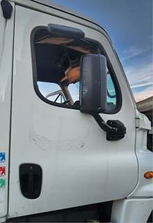 Freightliner Cascadia 125 Right Door