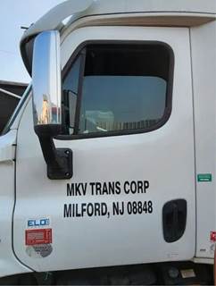 Freightliner Cascadia 125 Left Door