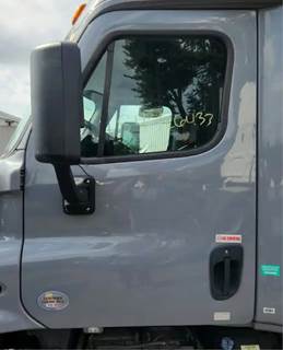 Freightliner Cascadia 125 Left Door