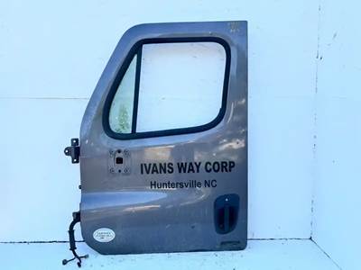 Freightliner Cascadia 125 Left Door