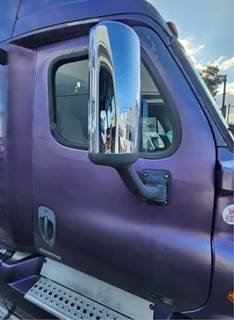 Freightliner Cascadia 125 Right Door