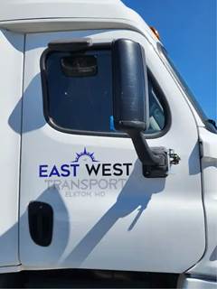 Freightliner Cascadia 125 Right Door