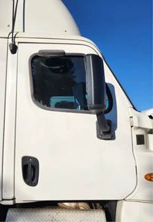 Freightliner Cascadia 125 Right Door