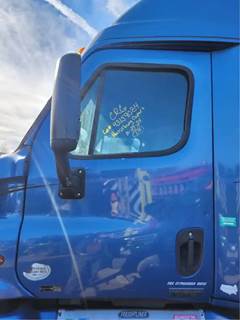Freightliner Cascadia 125 Left Door