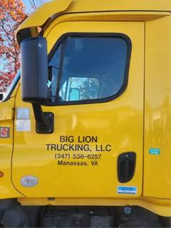 Freightliner Cascadia 125 Left Door