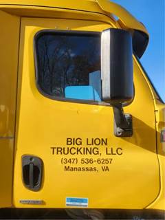 Freightliner Cascadia 125 Right Door