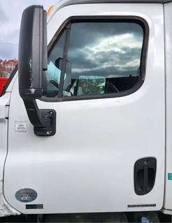 Freightliner Cascadia 125 Left Door