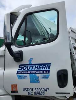 Freightliner Cascadia 125 Left Door