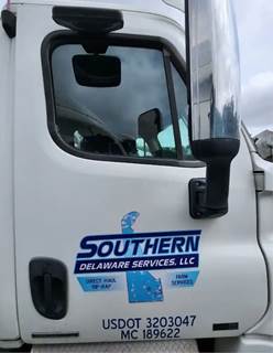 Freightliner Cascadia 125 Right Door