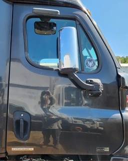Freightliner Cascadia 125 Right Door