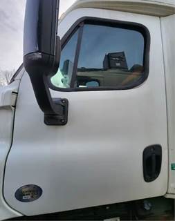 Freightliner Cascadia 125 Left Door
