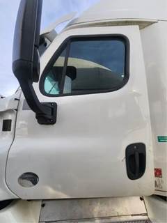 Freightliner Cascadia 125 Left Door
