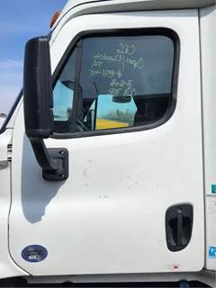 Freightliner Cascadia 125 Left Door