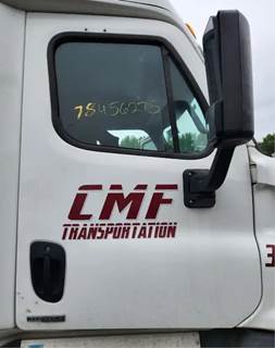 Freightliner Cascadia 125 Right Door