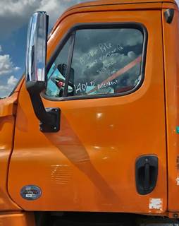 Freightliner Cascadia 125 Left Door