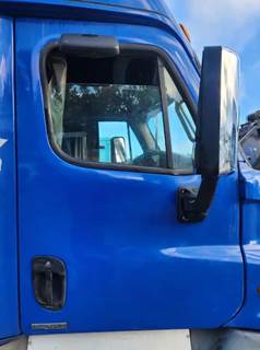 Freightliner Cascadia 125 Right Door