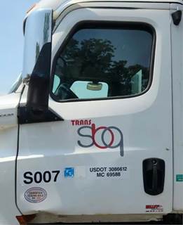 Freightliner Cascadia 126 Left Door