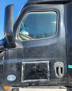 Freightliner Cascadia 126 Left Door