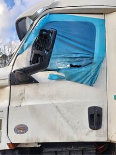 Freightliner Cascadia 126 Left Door
