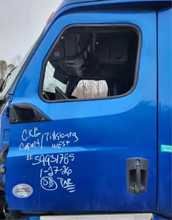 Freightliner Cascadia 126 Left Door