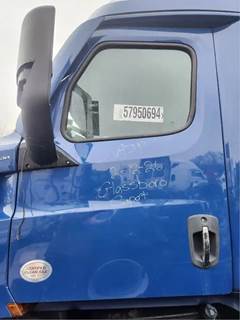 Freightliner Cascadia 126 Left Door