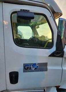 Freightliner Cascadia 126 Right Door