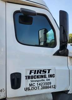 Freightliner Cascadia 126 Right Door