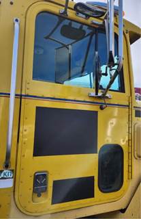 International F5070 Right Door for a 1993 International F-5070