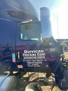 International LT625 Right Door